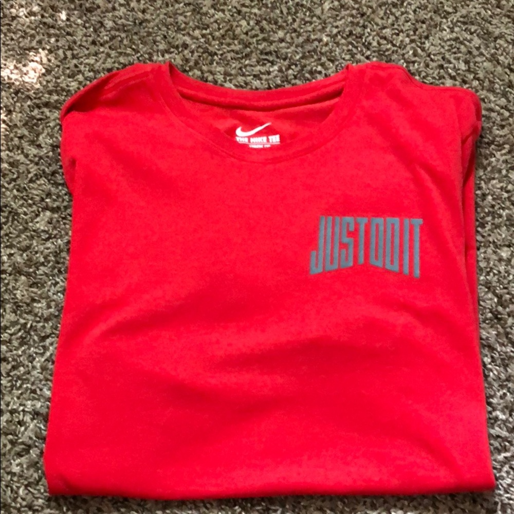 Men’s Nike shirt